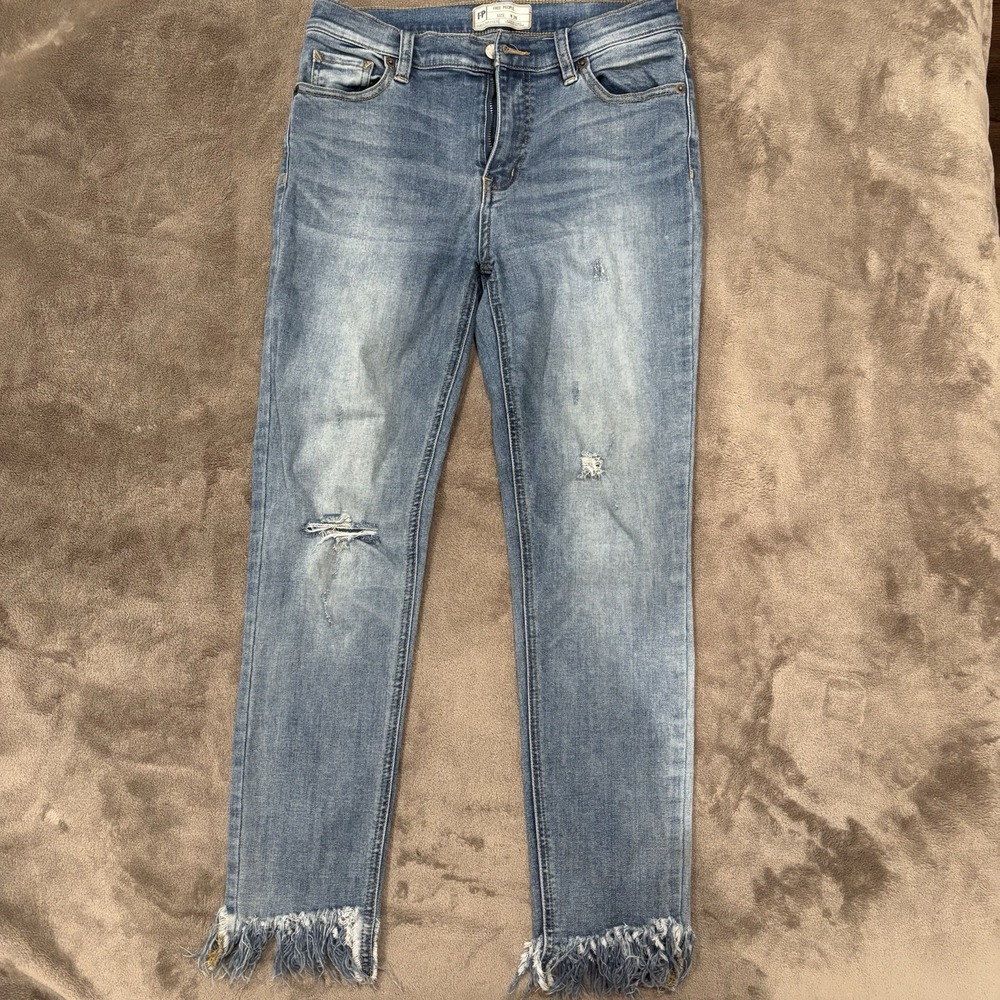 Free People Jeans Womens 28 Medium Wash Mid Rise Straight‎ Distressed Fringe Hem